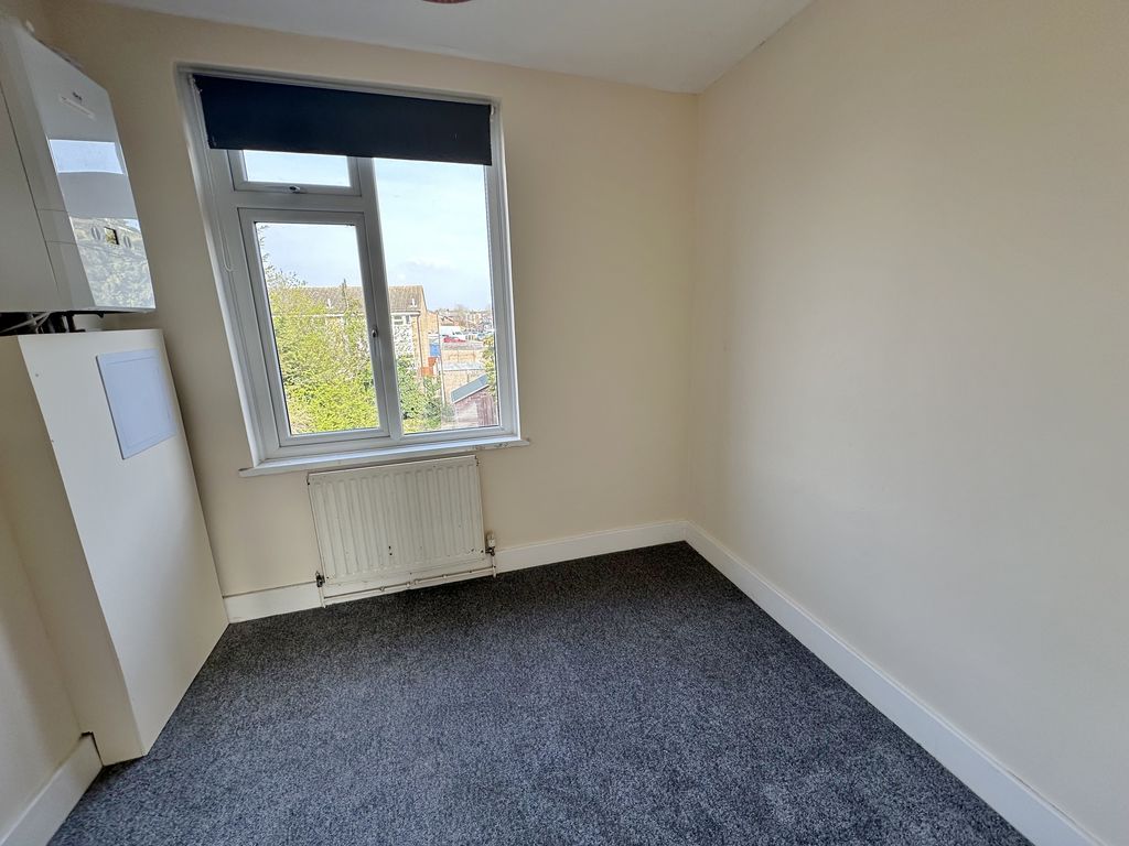 Queen Elizabeth Avenue